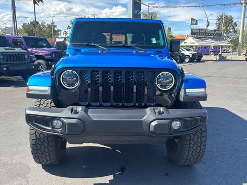 Used 2023 Jeep Gladiator Sport image 2