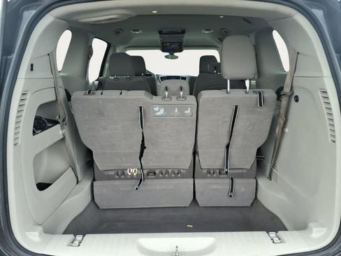 Used 2017 Chrysler Pacifica Touring w/ Tire & Wheel Group image 25