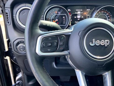 Used 2020 Jeep Gladiator Overland w/ Dual Top Group AWD/4WD image 23