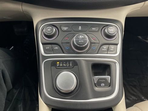 Used 2015 Chrysler 200 C w/ Navigation & Sound Group I image 44