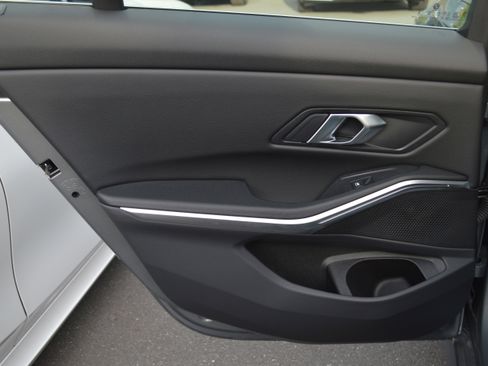 Used 2025 BMW 330i xDrive Sedan w/ Convenience Package image 27