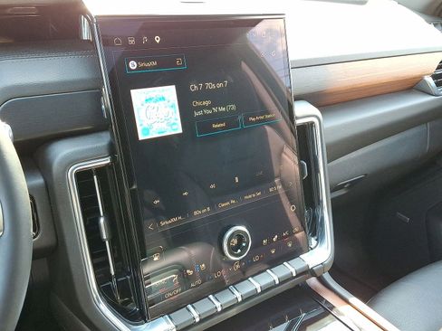 Used 2025 GMC Yukon Denali w/ Sun & Power Step Package AWD/4WD image 14
