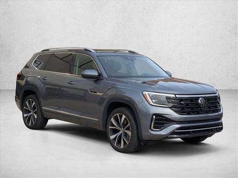 Used 2024 Volkswagen Atlas SEL Premium R-Line image 3
