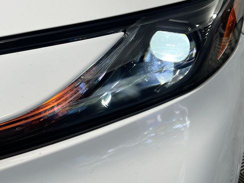 Used 2025 Toyota Camry SE FWD image 12
