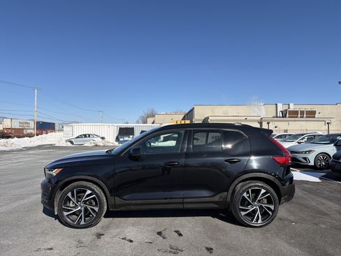 Used 2021 Volvo XC40 T5 R-Design w/ Climate Package image 9