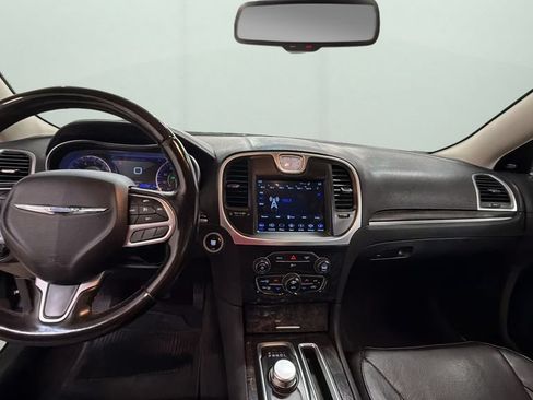 Used 2019 Chrysler 300 Limited AWD/4WD image 10