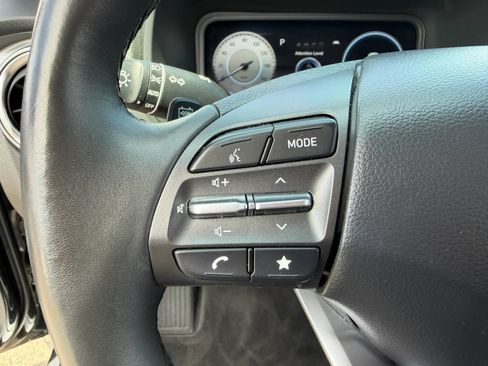 Used 2023 Hyundai Kona Limited FWD image 14