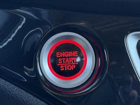 Used 2017 Honda Pilot Touring image 38