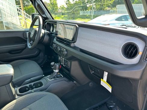 Used 2024 Jeep Gladiator Sport AWD/4WD image 37