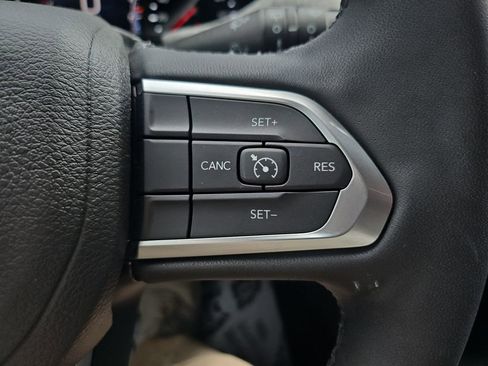 Certified 2025 Jeep Compass Latitude image 25