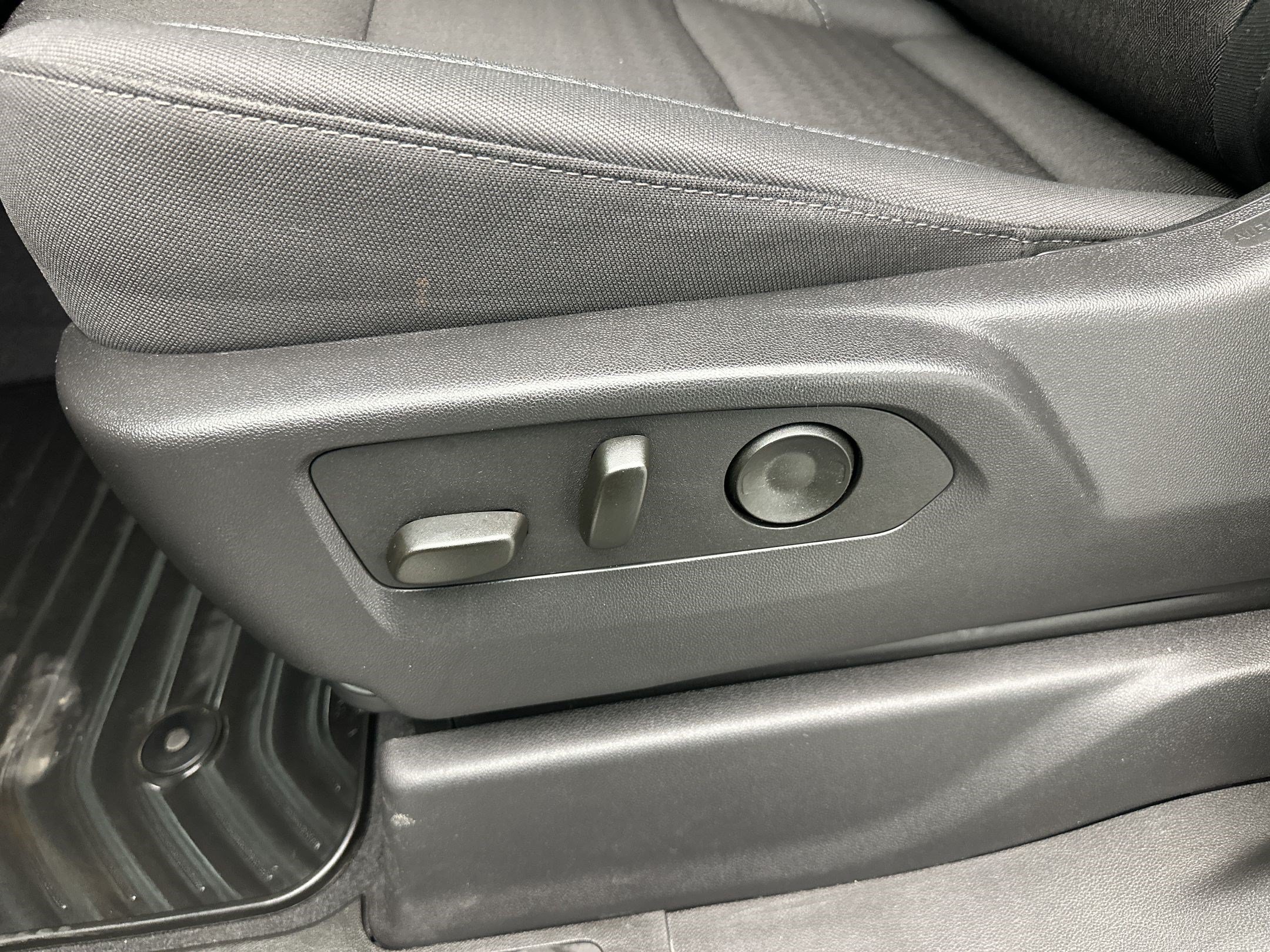 Certified 2026 Chevrolet Silverado 1500 Custom Trail Boss w/ LPO, Dark Essentials Package AWD/4WD image 14