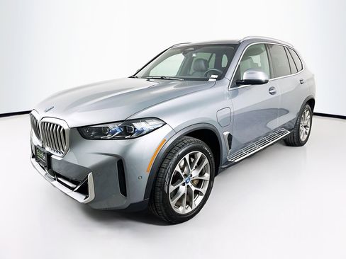 Used 2025 BMW X5 xDrive50e image 3