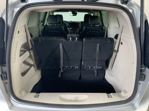 Used 2024 Chrysler Pacifica Touring-L FWD image 26
