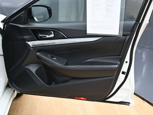 Used 2023 Nissan Maxima SV w/ Floor Mat Group FWD image 11