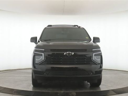 Used 2025 Chevrolet Suburban RST image 12