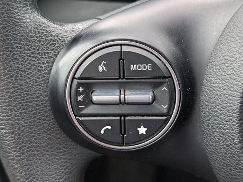Used 2023 Kia Soul LX w/ LX Technology Package FWD image 13