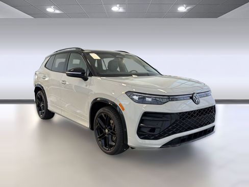 New 2026 Volkswagen Tiguan SE R-Line FWD image 7