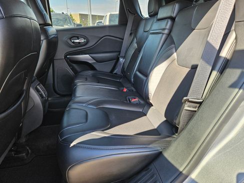 Used 2019 Jeep Cherokee Latitude Plus AWD/4WD image 26