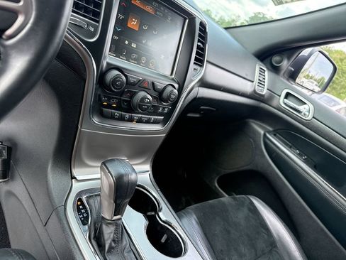Used 2017 Jeep Grand Cherokee Altitude RWD image 18