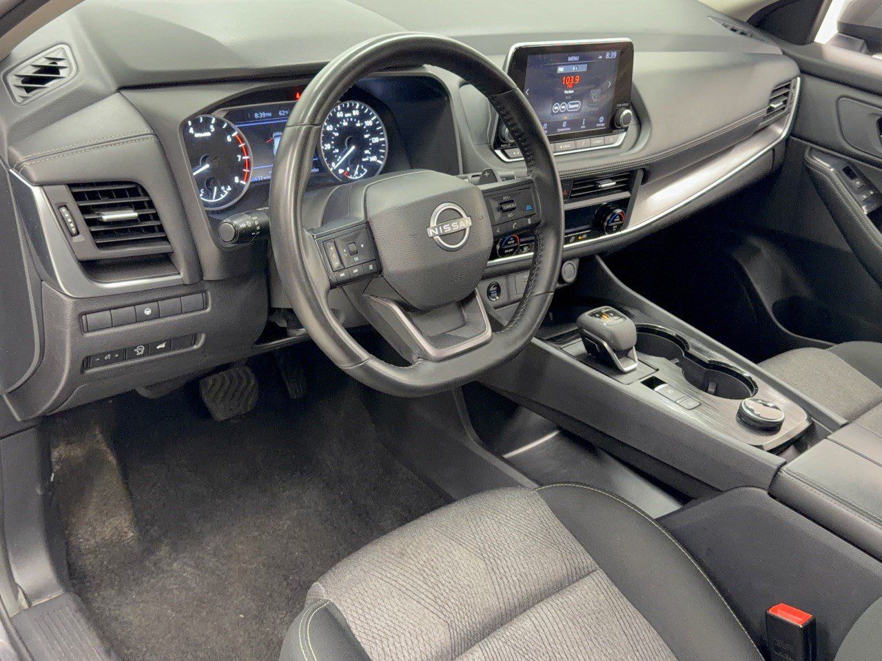 Used 2025 Nissan Rogue SV AWD/4WD image 4