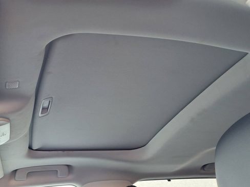 Used 2021 Toyota Highlander XLE AWD/4WD image 13
