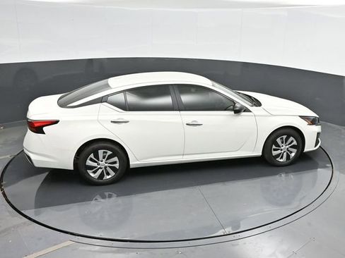 Used 2025 Nissan Altima 2.5 S FWD image 30