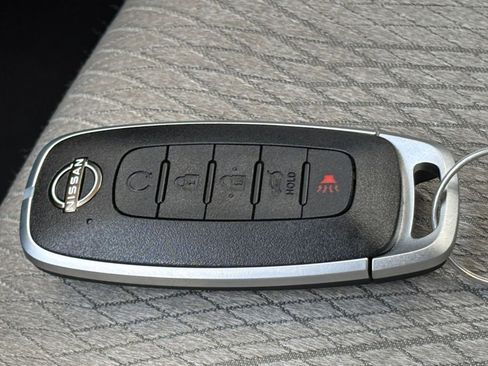 Used 2025 Nissan Rogue SV image 21