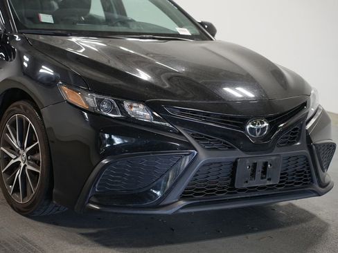 Used 2024 Toyota Camry SE FWD image 4