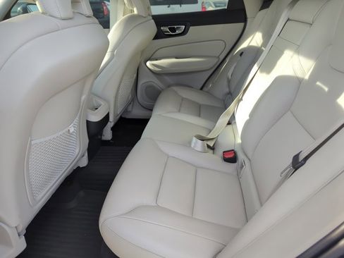 Used 2020 Volvo XC60 T5 Momentum w/ Protection Package Premier image 20