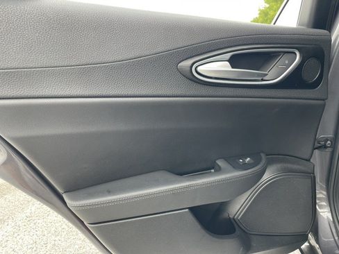 Used 2017 Alfa Romeo Giulia RWD image 30