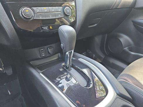 Used 2015 Nissan Rogue S AWD/4WD image 18