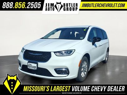 Used 2024 Chrysler Pacifica Touring-L