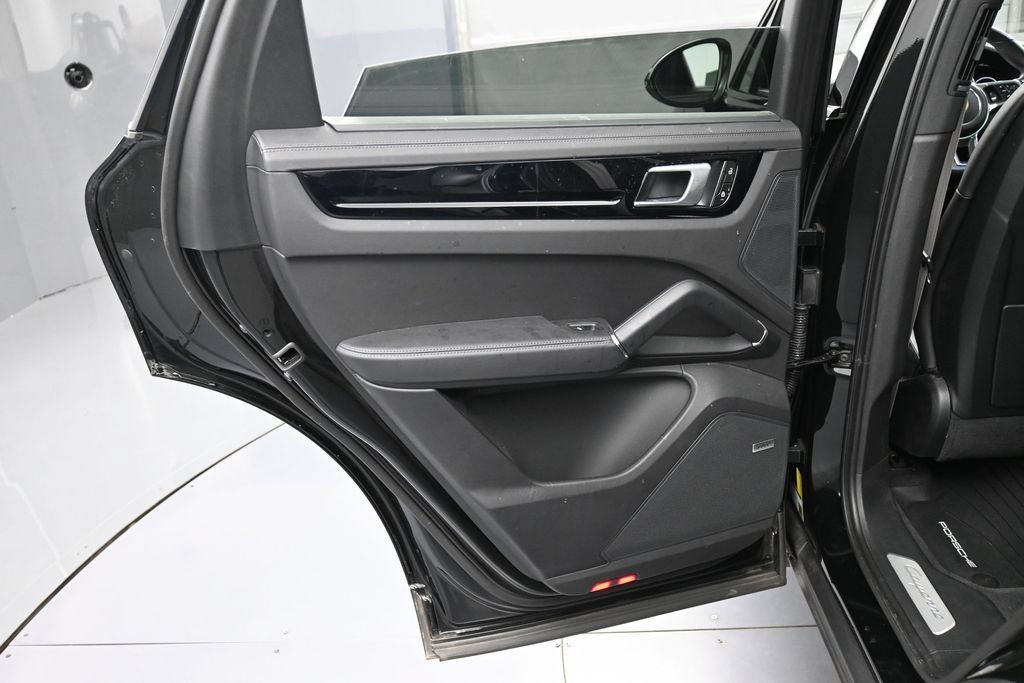 Certified 2023 Porsche Cayenne S Platinum AWD/4WD image 23