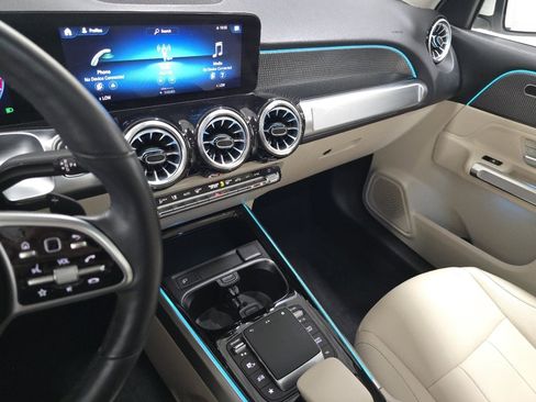 Used 2022 Mercedes-Benz GLB 250 4MATIC image 29