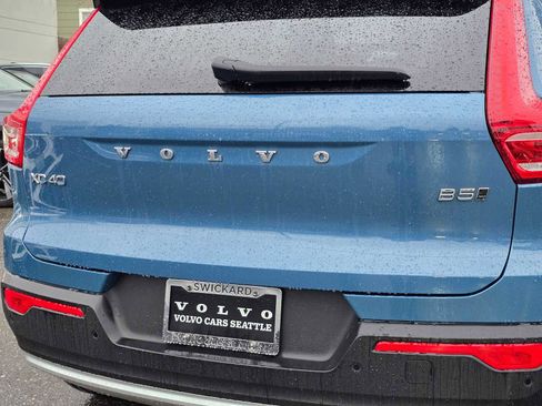 Used 2025 Volvo XC40 B5 Plus image 15