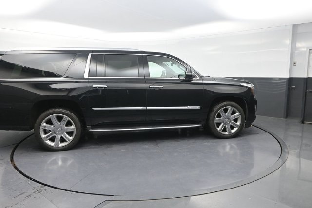 Used 2020 Cadillac Escalade ESV Premium Luxury AWD/4WD image 9