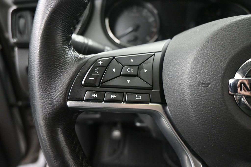Used 2018 Nissan Rogue SL FWD image 11