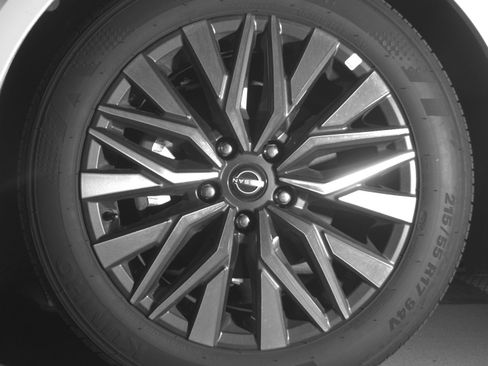 Used 2025 Nissan Altima 2.5 SV FWD image 12