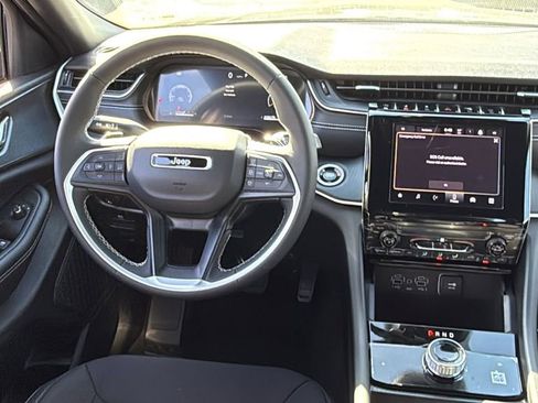 New 2025 Jeep Grand Cherokee L Laredo image 13