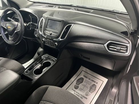 Used 2022 Chevrolet Equinox LT image 3