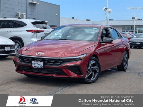 Used 2025 Hyundai Elantra Sport image 1