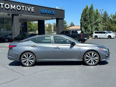 Used 2019 Nissan Altima 2.5 SR FWD image 2