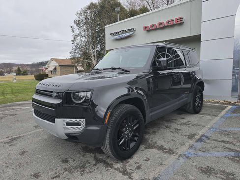 Used 2025 Land Rover Defender 110 S image 8