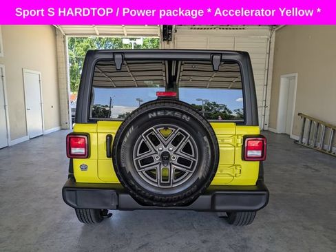 Used 2024 Jeep Wrangler Unlimited Sport AWD/4WD image 5