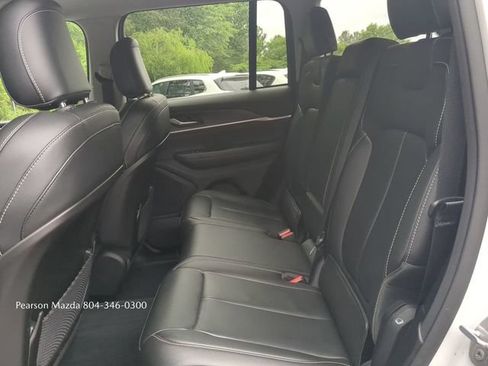 Used 2023 Jeep Grand Cherokee Limited AWD/4WD image 15