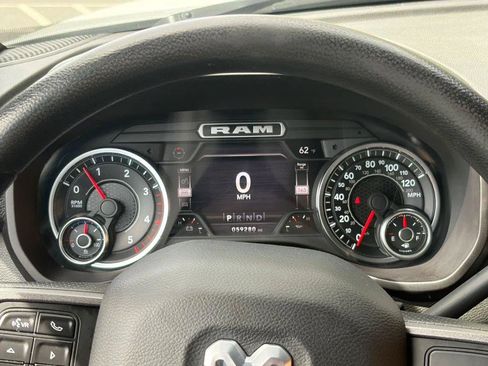 Used 2022 RAM 2500 Tradesman w/ Chrome Appearance Group AWD/4WD image 12