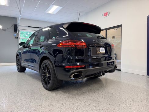 Used 2016 Porsche Cayenne AWD/4WD image 6