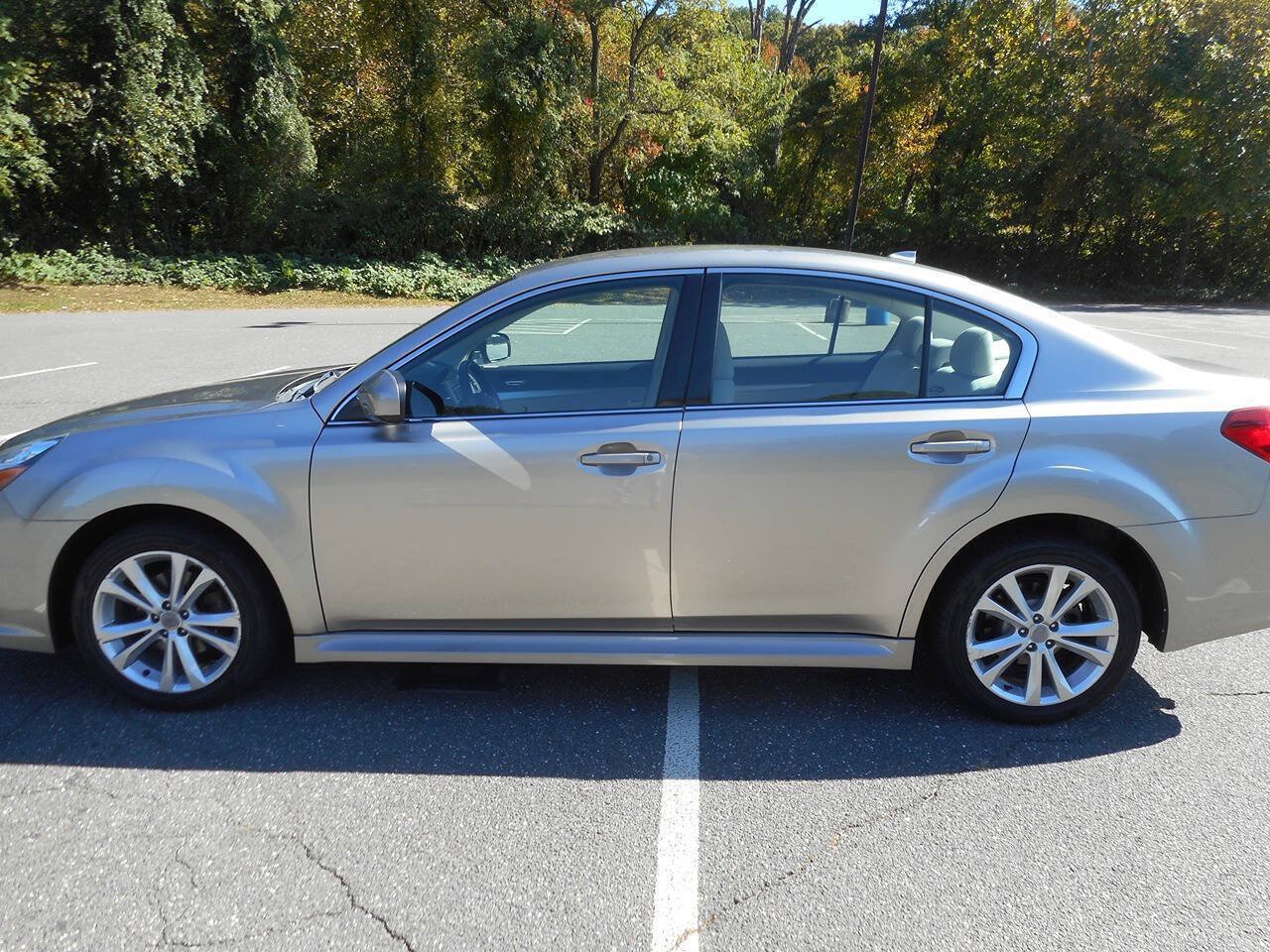 Used 2014 Subaru Legacy 2.5i Premium AWD/4WD image 8