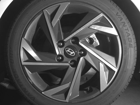 Used 2025 Hyundai Elantra Limited FWD image 14