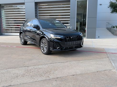 Used 2025 Audi Q3 2.0T Premium w/ Convenience Package AWD/4WD image 2